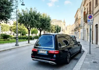 Carro funebre per trasporti funebri a Lizzano in provincia di Taranto